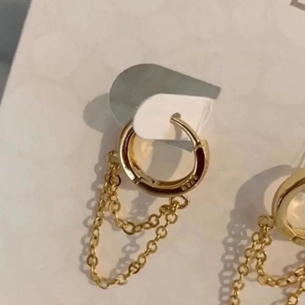 COPY - COPY - Gold Layered Chain Huggie Hoop Earrings - Picture 4 of 4